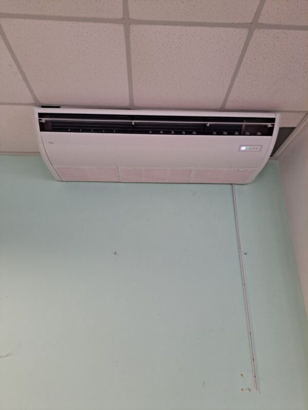 Напольно-стельовий кондиціонер