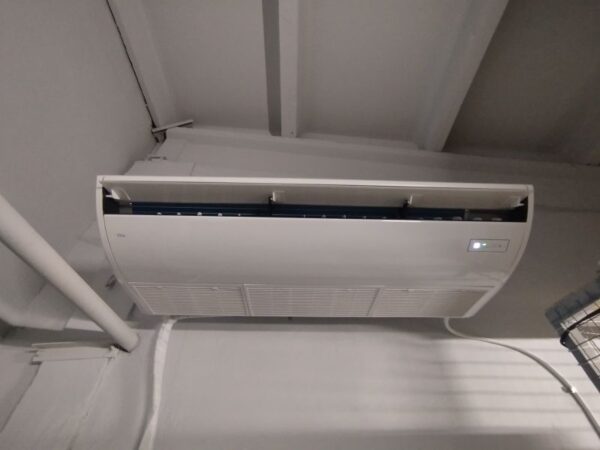 Напольно-стельовий кондиціонер