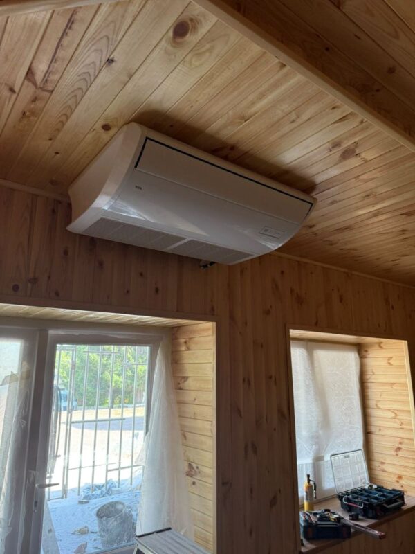 Напольно-стельовий кондиціонер