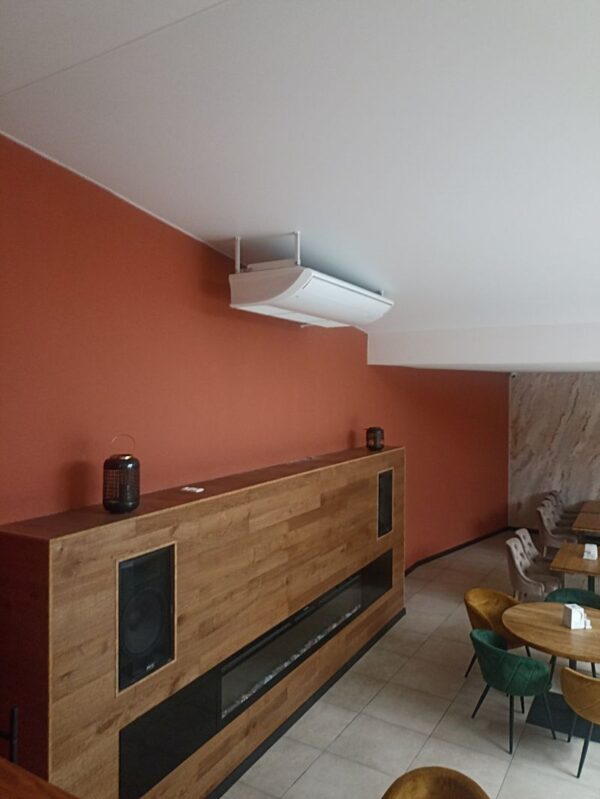 Напольно-стельовий кондиціонер